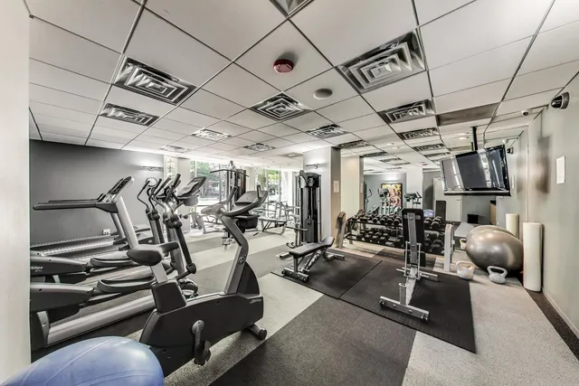 $2,500 | 2930 North Sheridan Road, Unit 1608, Chicago, IL 60657