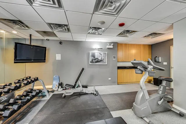 $2,500 | 2930 North Sheridan Road, Unit 1608, Chicago, IL 60657