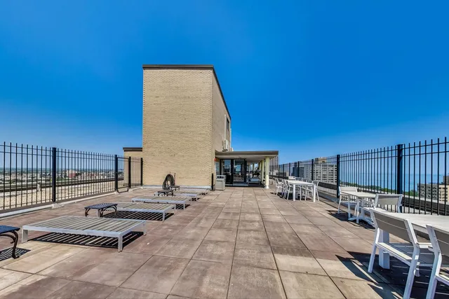 $2,500 | 2930 North Sheridan Road, Unit 1608, Chicago, IL 60657