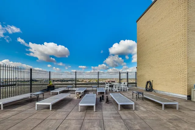 $2,500 | 2930 North Sheridan Road, Unit 1608, Chicago, IL 60657