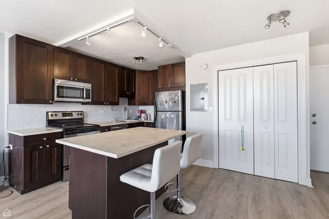 $2,500 | 2930 North Sheridan Road, Unit 1608, Chicago, IL 60657