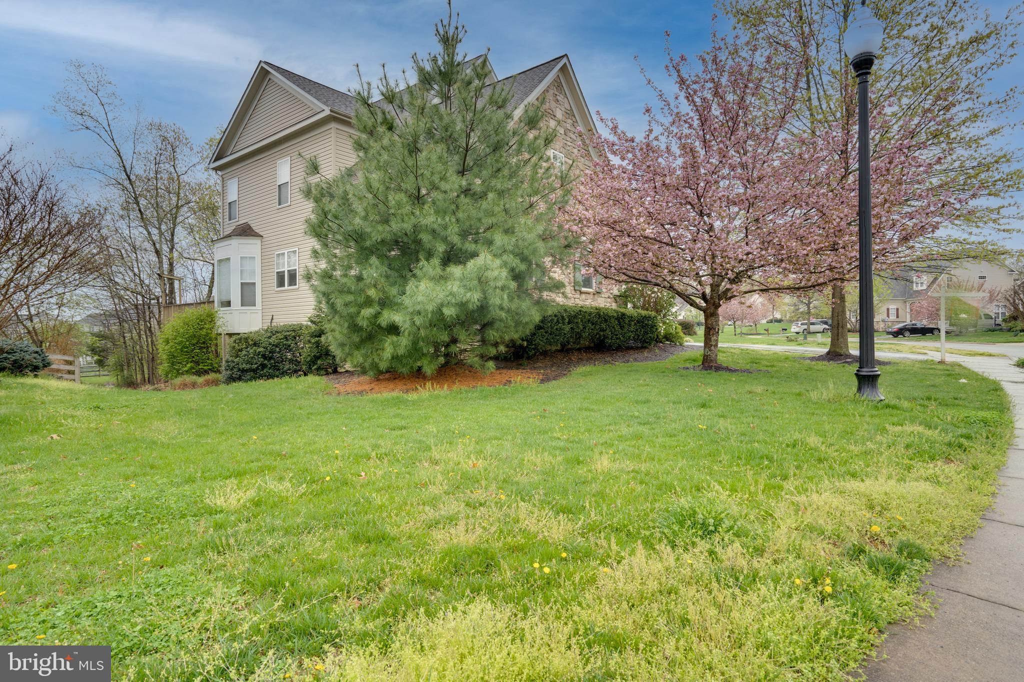 9014 Roaring Spring Loop Bristow, VA 20136 - Photo 4 of 61 Gallery Image 4