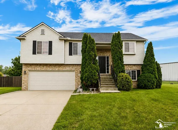 $379,900 | 155 Caribou Run, Dundee, MI 48131