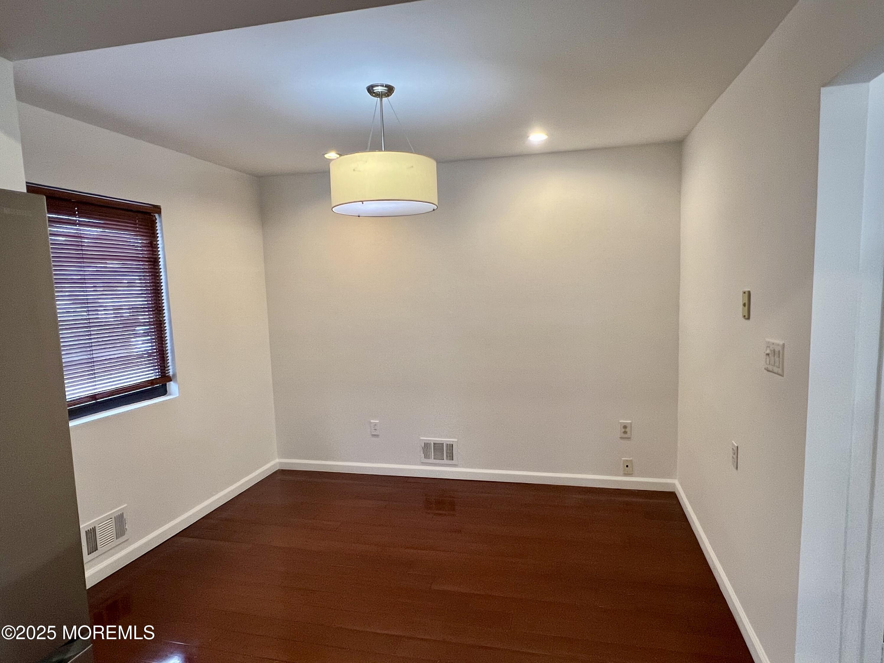 388 Middlewood Road Middletown, NJ 07748 - Photo 13 of 32 13-Eat-in area
