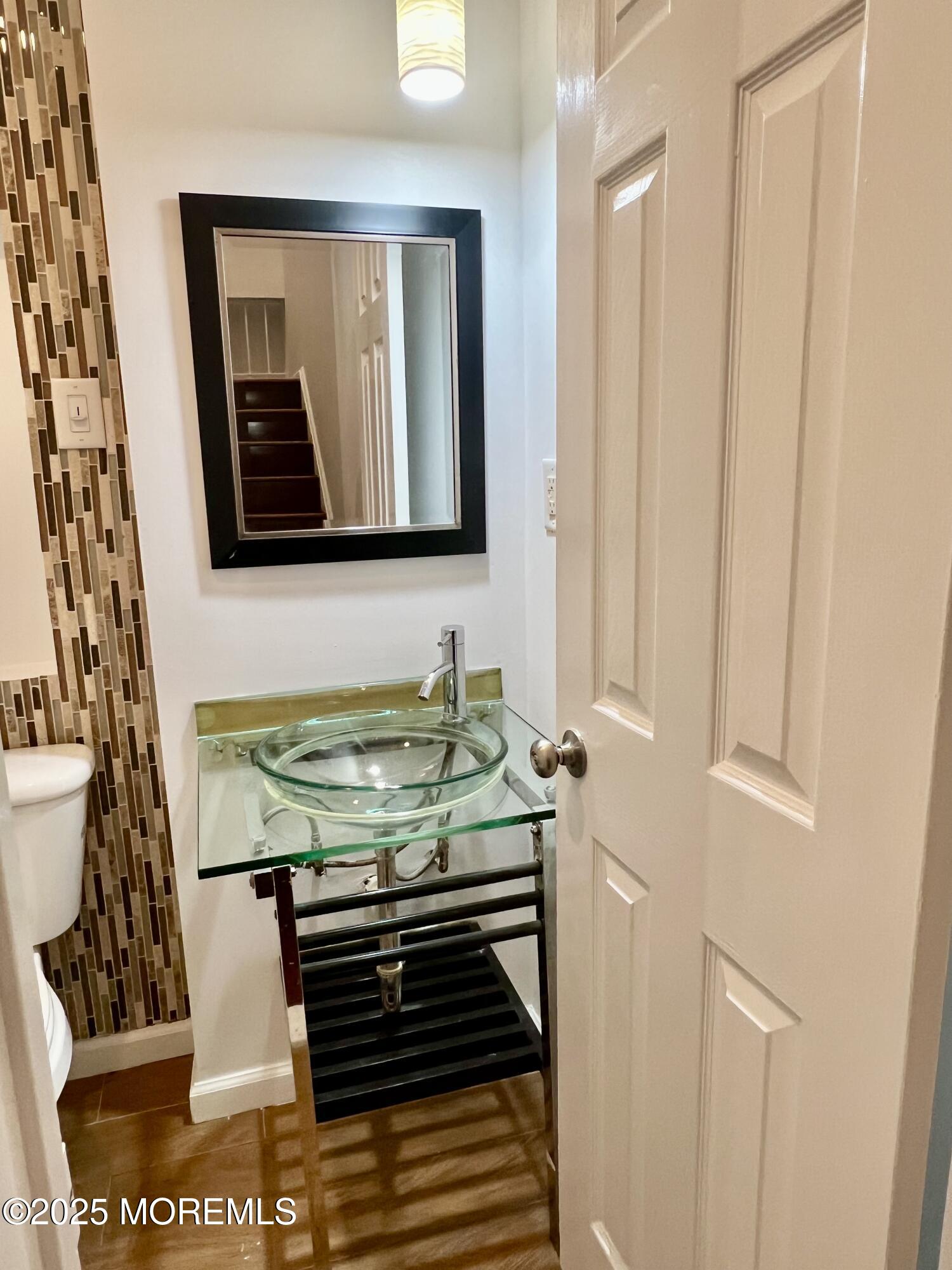 388 Middlewood Road Middletown, NJ 07748 - Photo 9 of 32 09-Half bath
