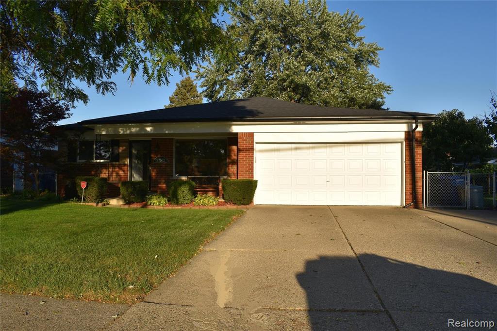 27582 Ryan Road Warren, MI 48092 - Photo 1 of 24