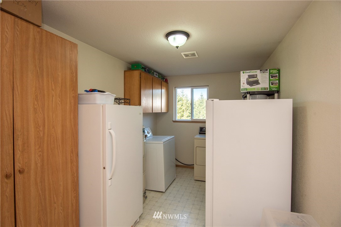 171 Smith Road Chehalis, WA 98532 - Photo 22 of 36 a room with a refrigerator and a window