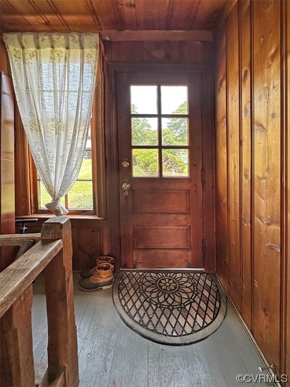 616 Main Street Reedville, VA 22539 - Photo 19 of 30 a view of entryway with a front door