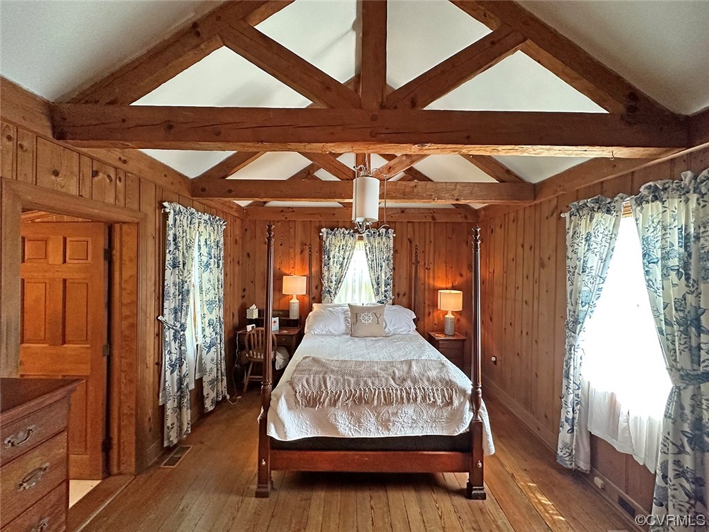 616 Main Street Reedville, VA 22539 - Photo 20 of 30 a living room with furniture and a wooden floor