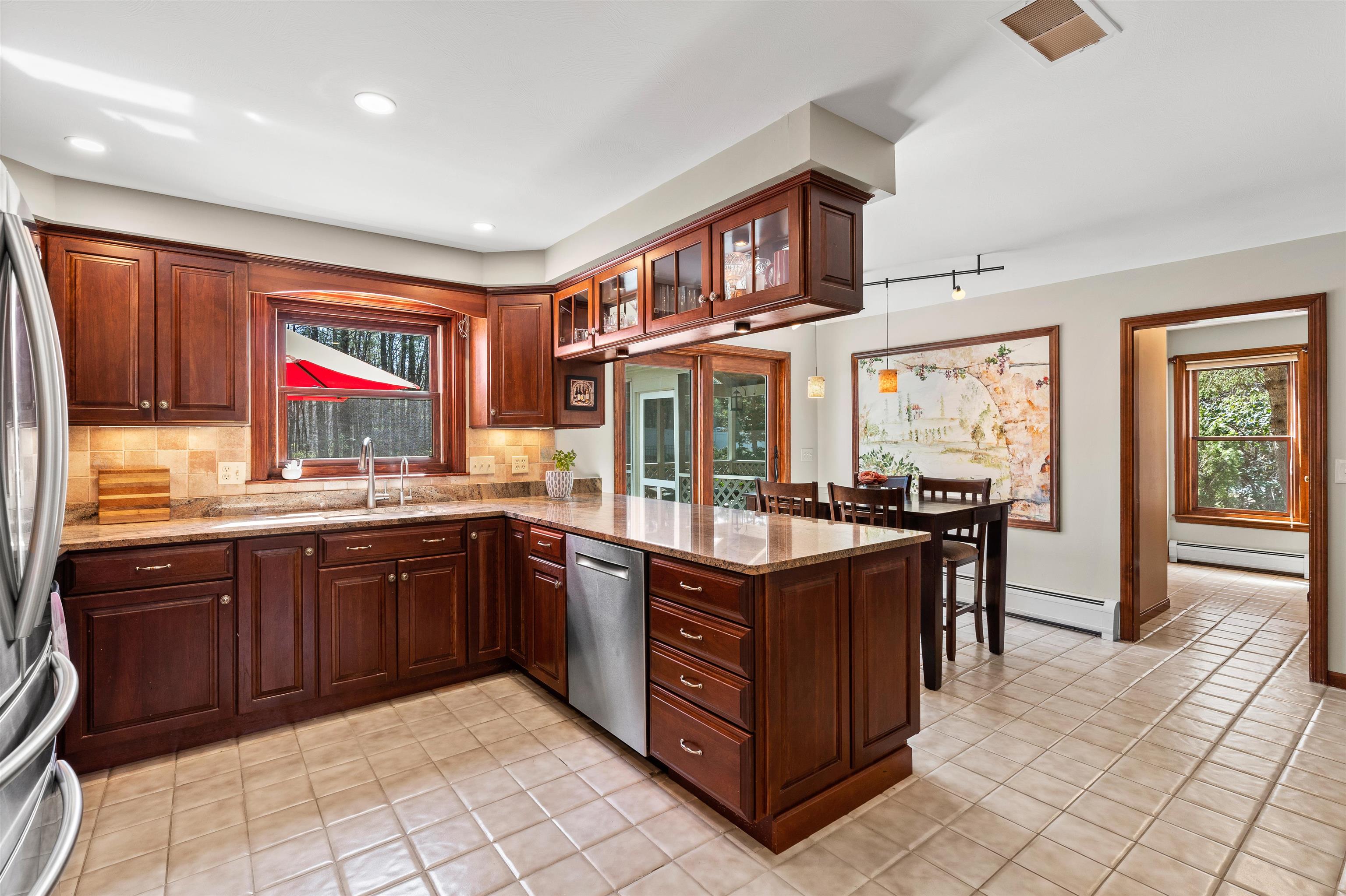 36 Boxwood Road Bedford, NH 03110 - Photo 8 of 40