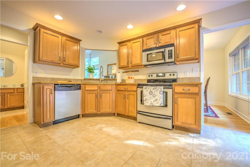 79 Noble Road, Unit 2 Fairview, NC 28730 - Photo 26 of 48 Gallery Image 26