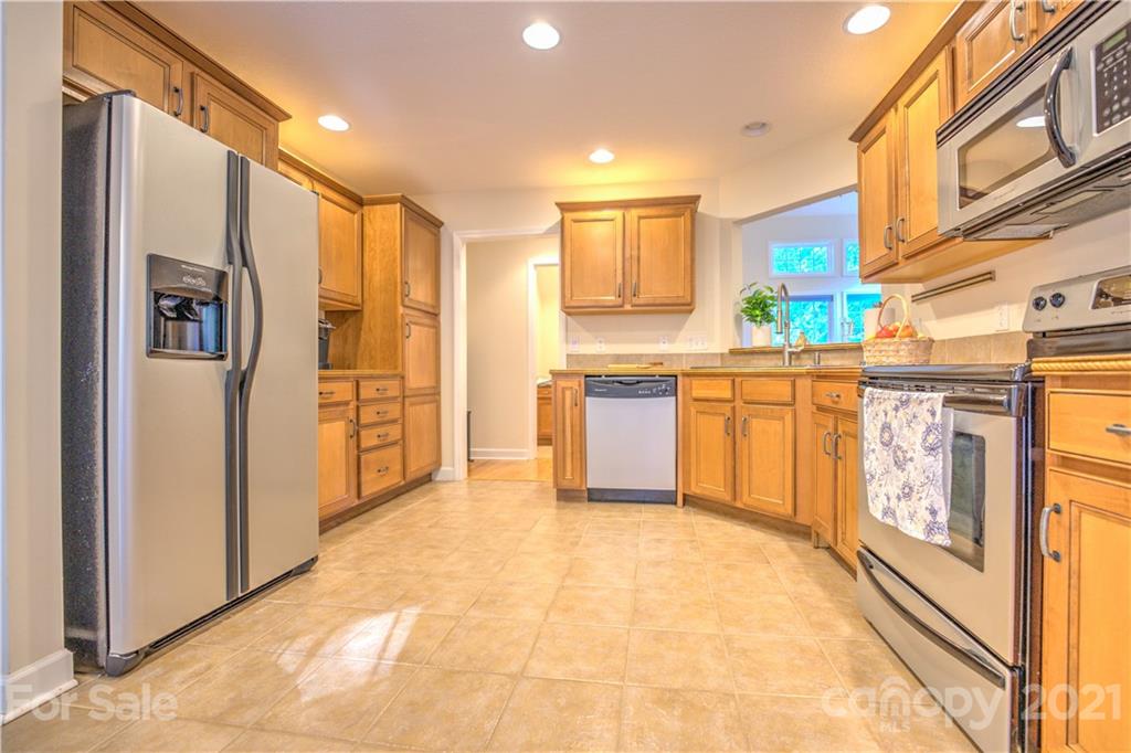 79 Noble Road, Unit 2 Fairview, NC 28730 - Photo 27 of 48 Gallery Image 27