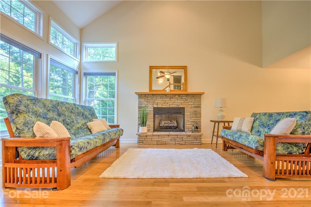 79 Noble Road, Unit 2 Fairview, NC 28730 - Photo 4 of 48 Gallery Image 4