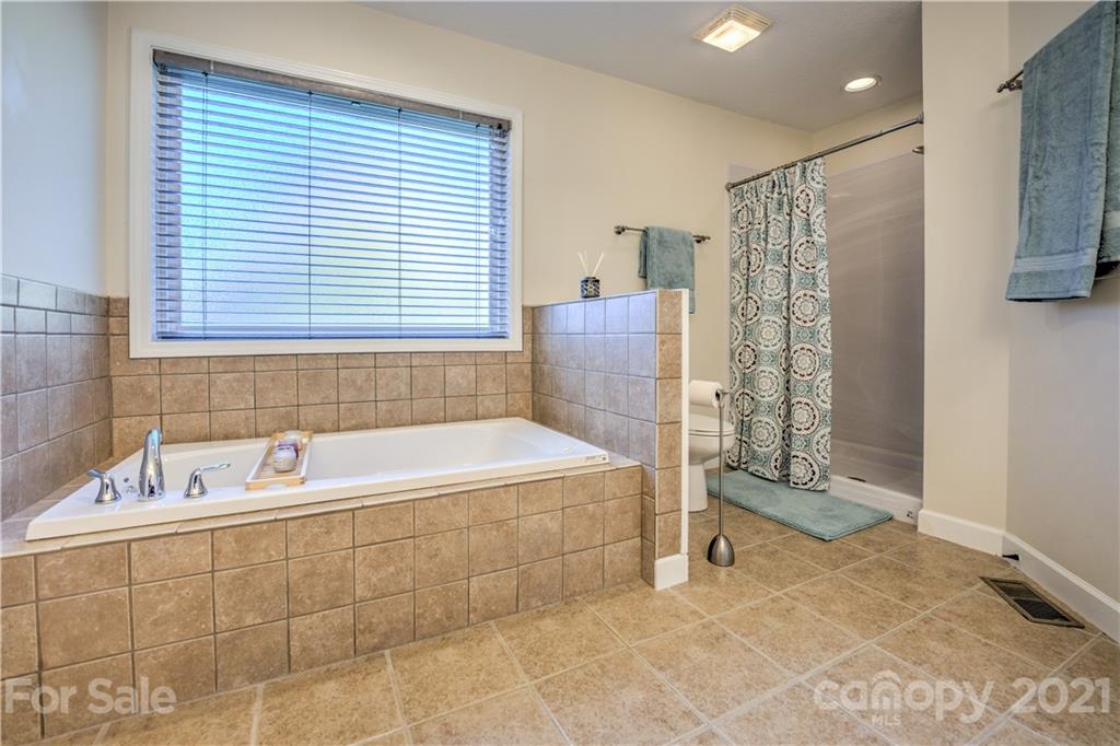79 Noble Road, Unit 2 Fairview, NC 28730 - Photo 36 of 48 Gallery Image 36