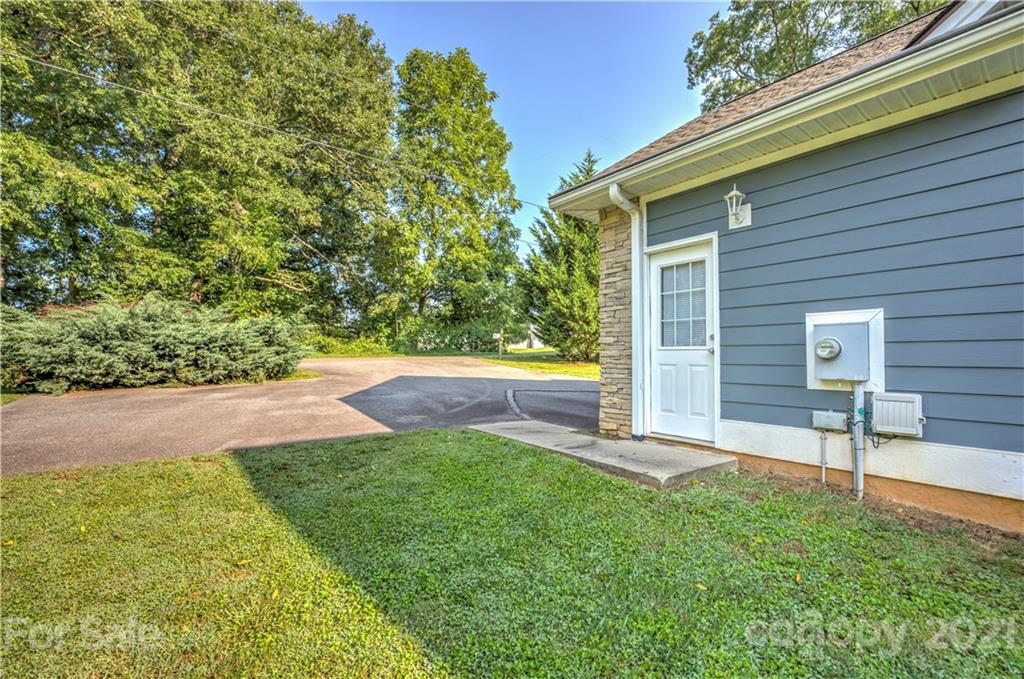 79 Noble Road, Unit 2 Fairview, NC 28730 - Photo 45 of 48 Gallery Image 45