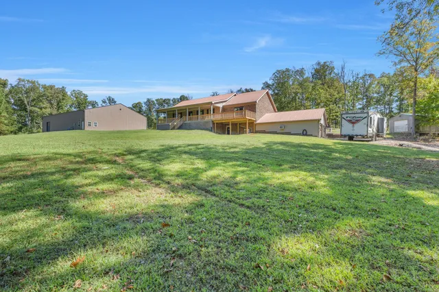 a view of a house with a yard