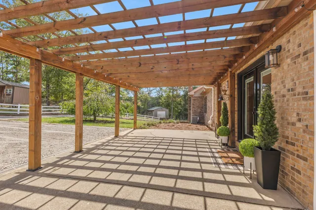 $849,900 | 1745 Ennis Branch Road, McEwen, TN 37101