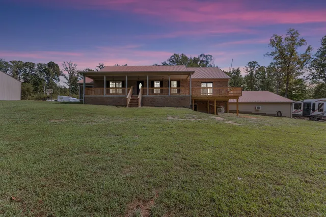 $849,900 | 1745 Ennis Branch Road, McEwen, TN 37101