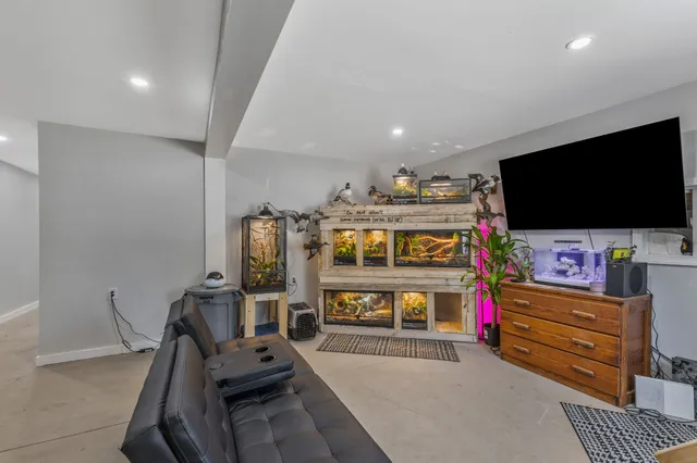 $849,900 | 1745 Ennis Branch Road, McEwen, TN 37101