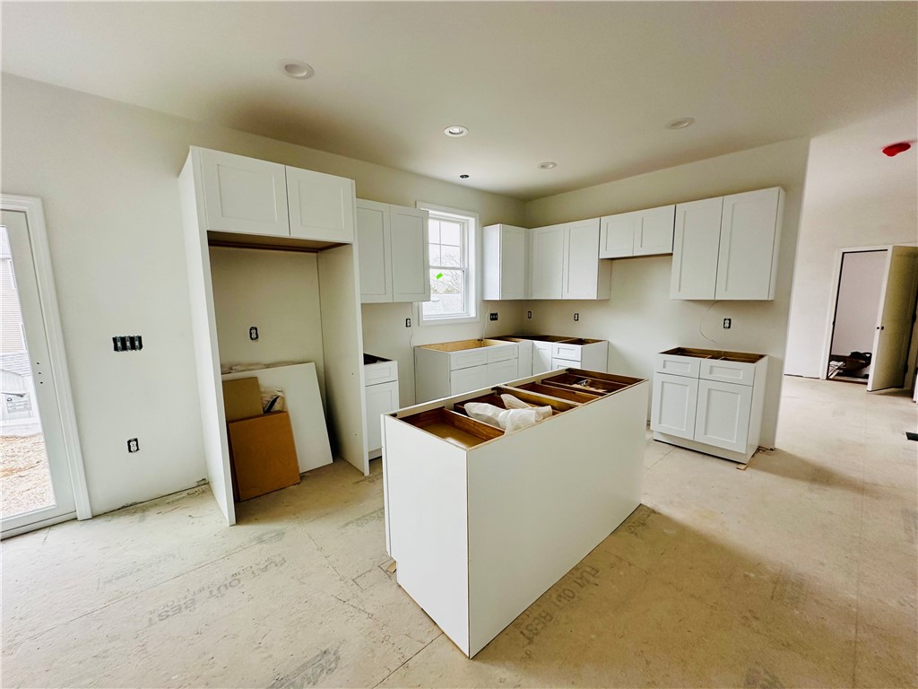 88 Priscilla Drive Cranston, RI 02921 - Photo 4 of 24