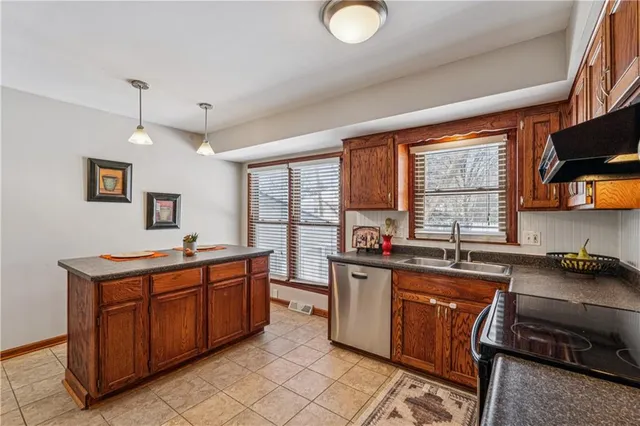 $375,000 | 7920 Gillette Street, Lenexa, KS 66215