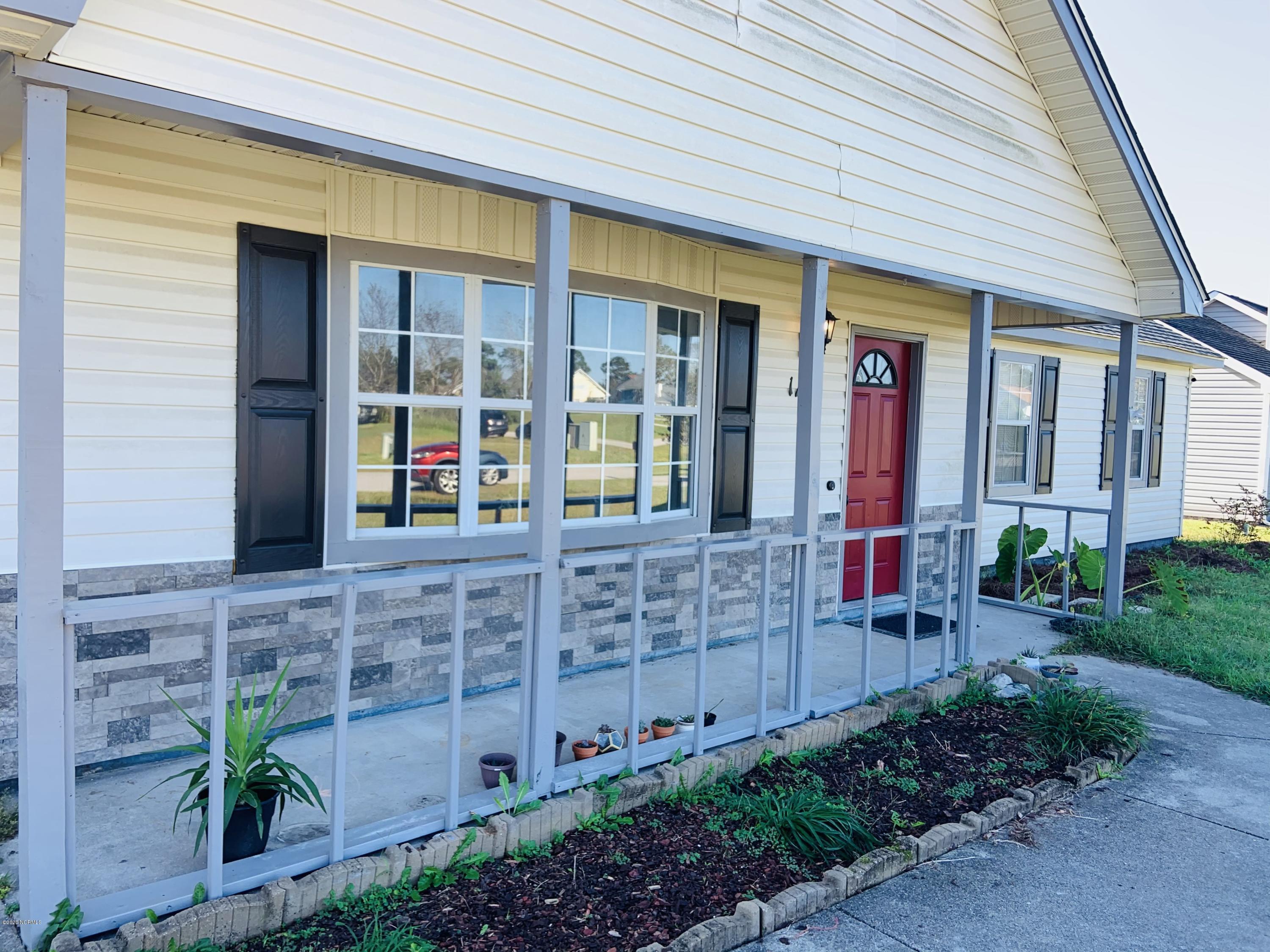 140 Parnell Road Hubert, NC 28539 - Photo 2 of 19 Front