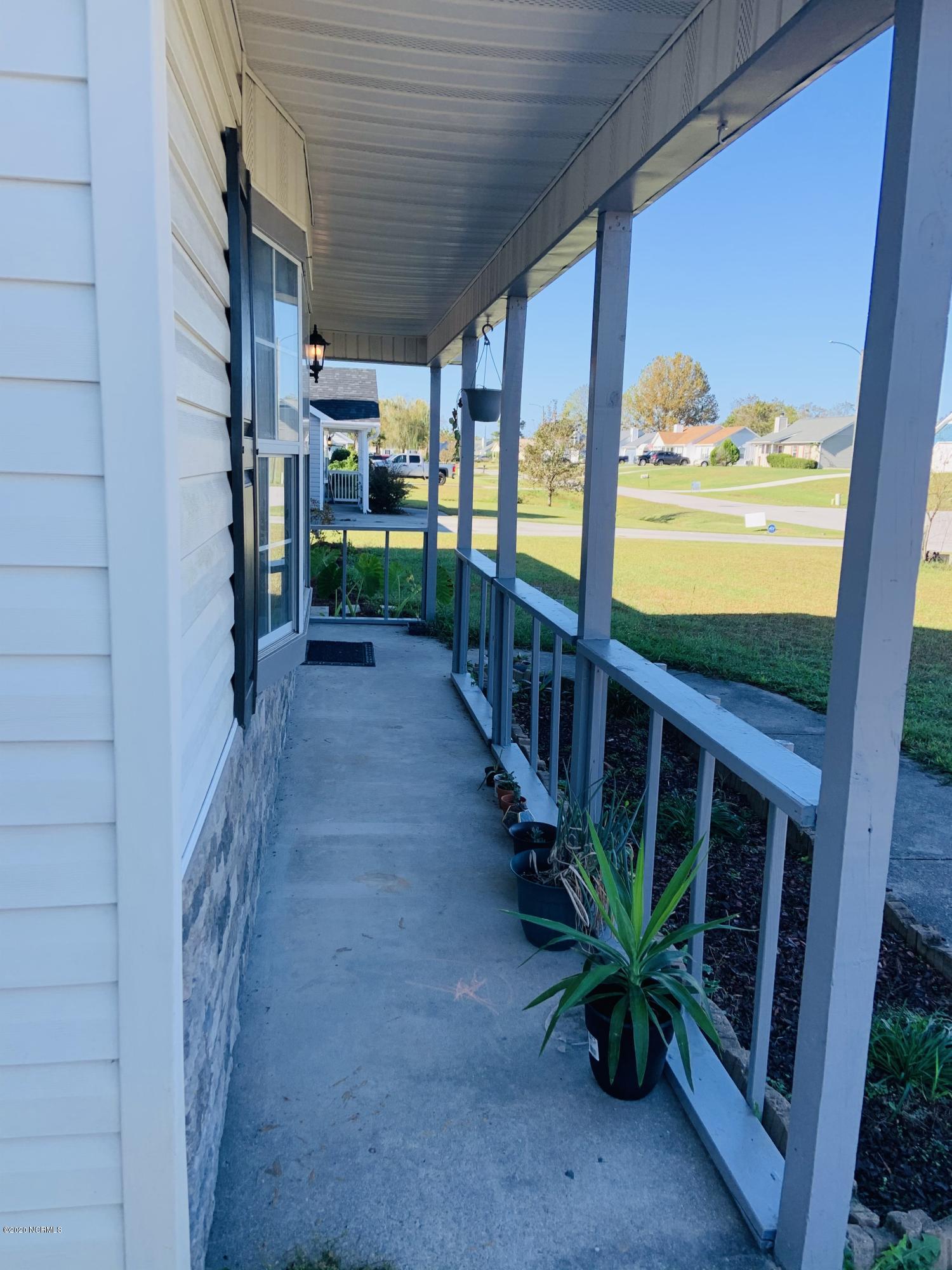 140 Parnell Road Hubert, NC 28539 - Photo 3 of 19 Front Porch