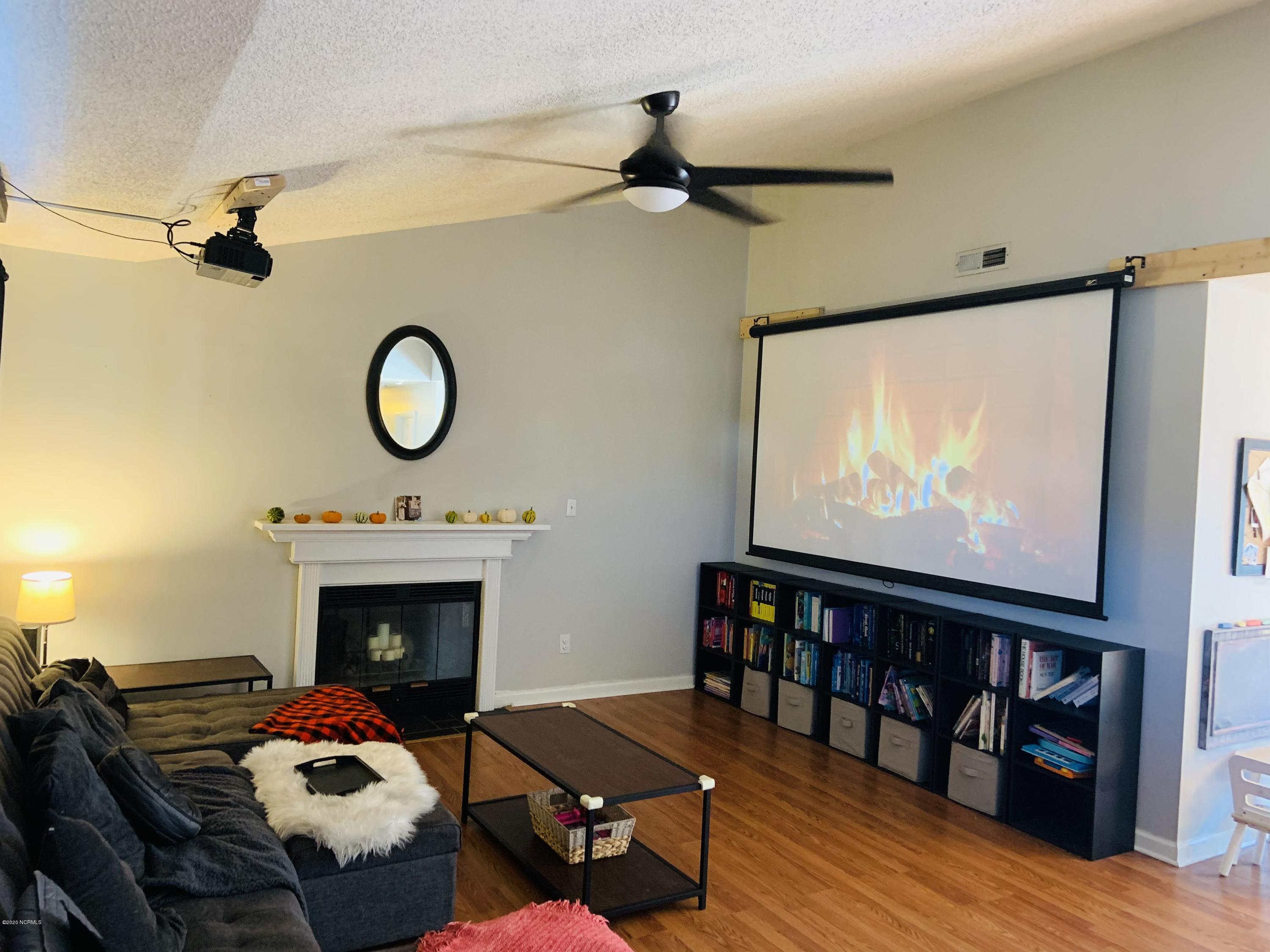 140 Parnell Road Hubert, NC 28539 - Photo 5 of 19 Living Room