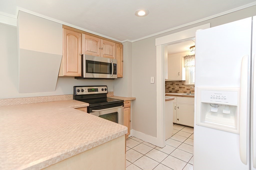 9 Maple Street Mendon, MA 01756 - Photo 12 of 34 Gallery Image 12