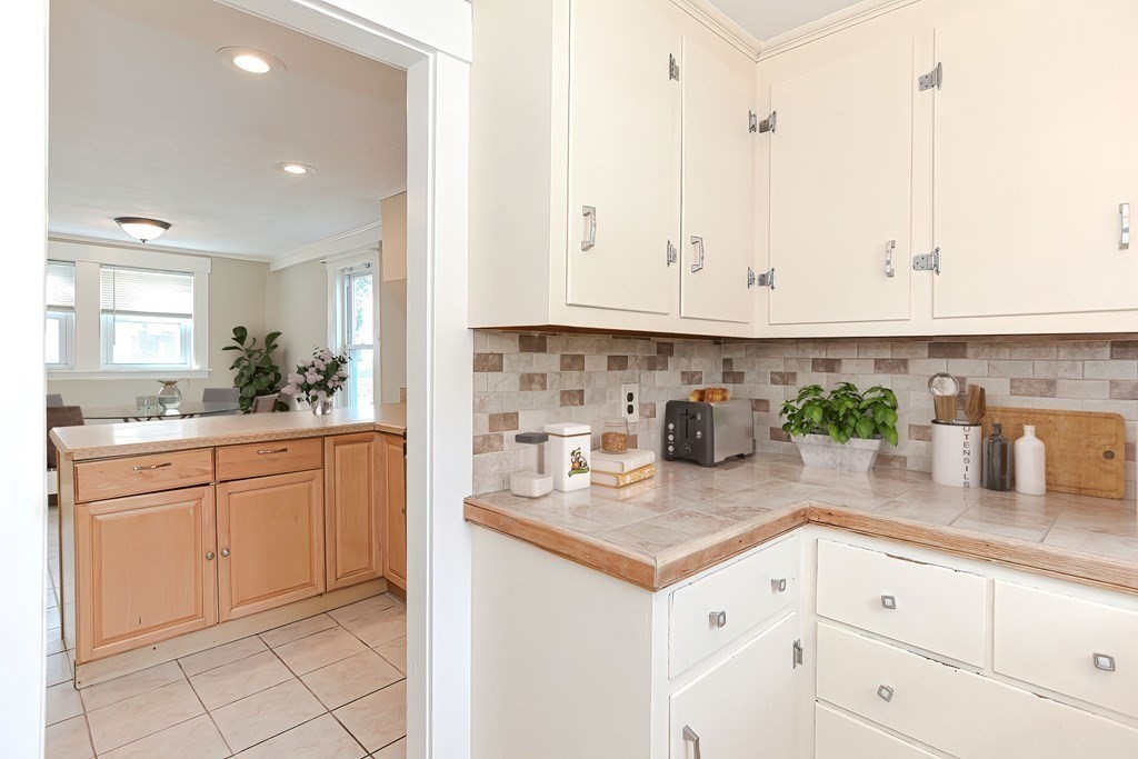 9 Maple Street Mendon, MA 01756 - Photo 8 of 34 Gallery Image 8