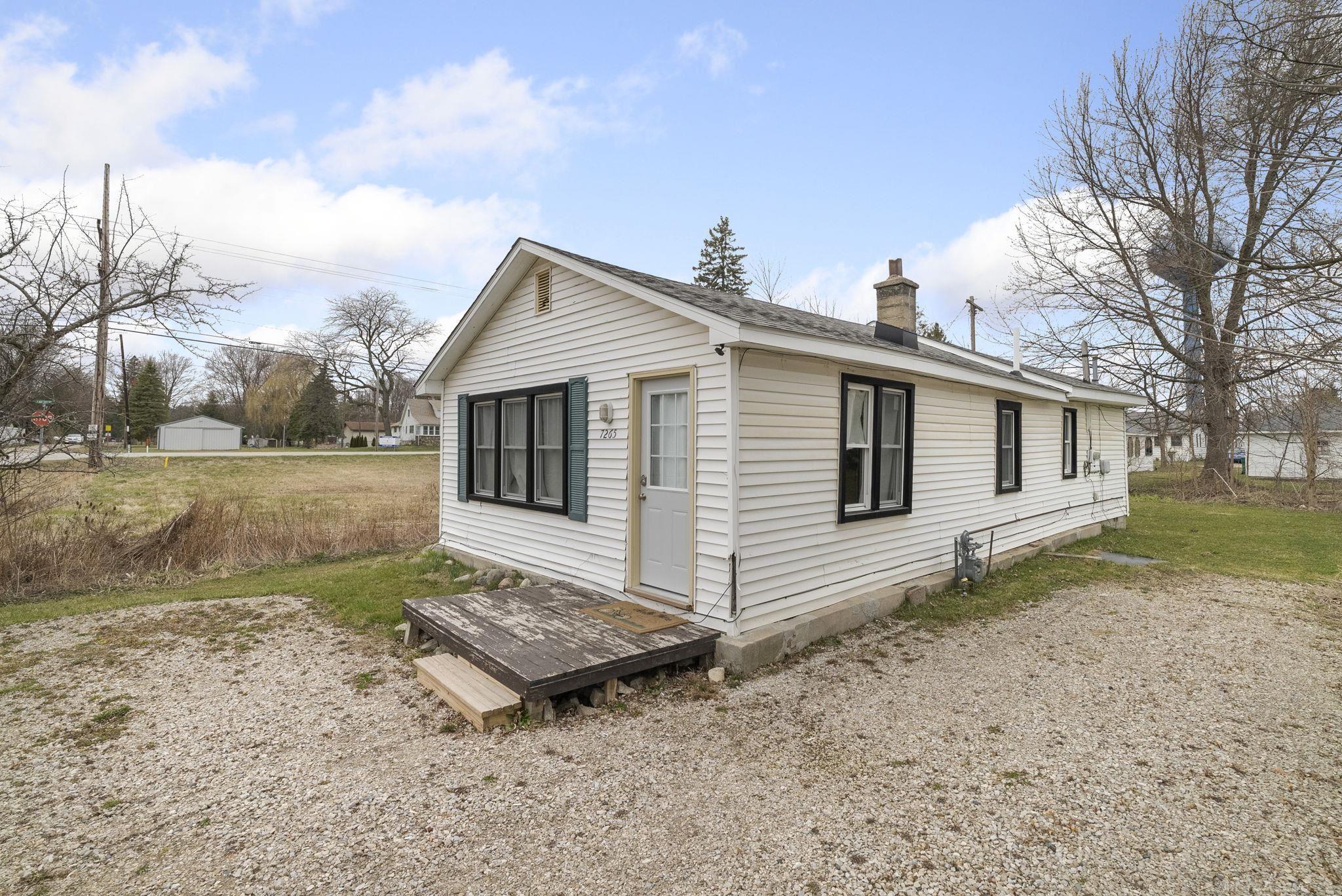 7265 Cedar Road Lexington, MI 48450 - Photo 3 of 25