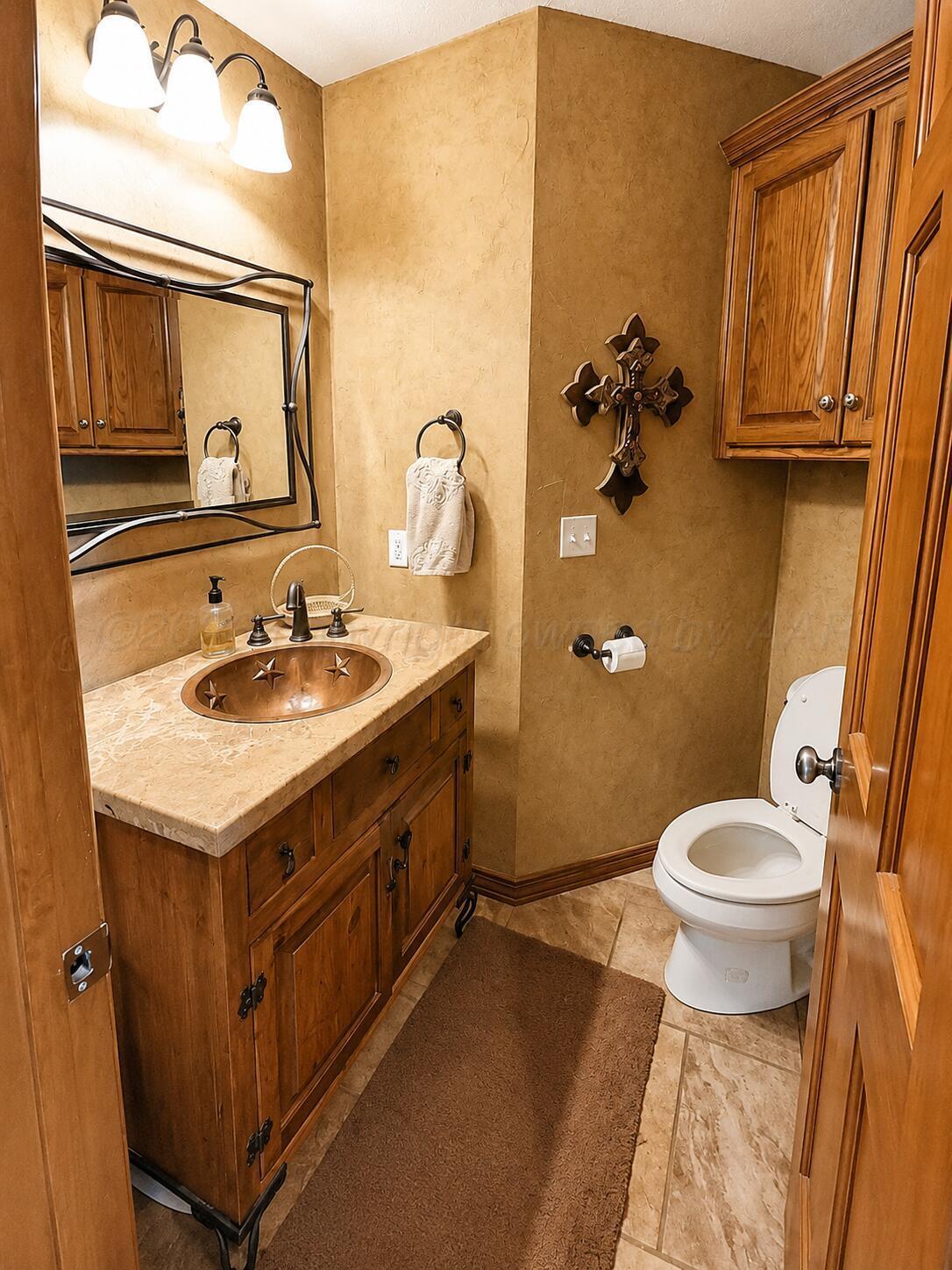 14355 Southeast Se Loop Perryton, TX 79070 - Photo 18 of 33 Full 3rd Bathroom