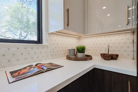 $935,000 | 502 Lee Shore Lane, Houston, TX 77079