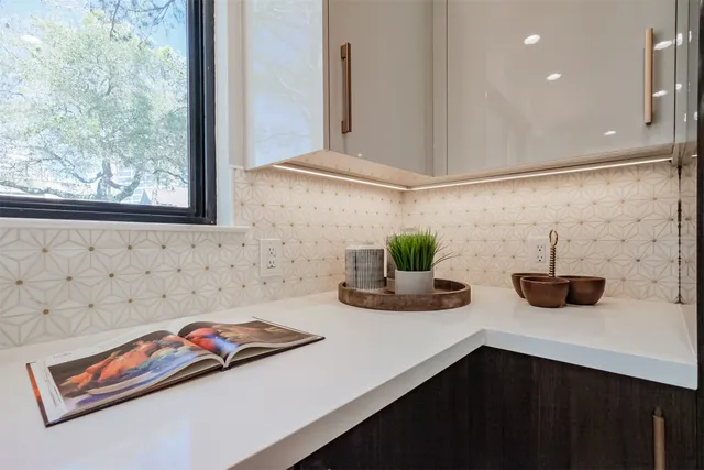 $935,000 | 502 Lee Shore Lane, Houston, TX 77079