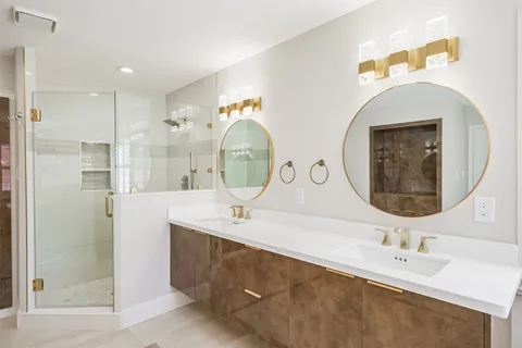 $935,000 | 502 Lee Shore Lane, Houston, TX 77079