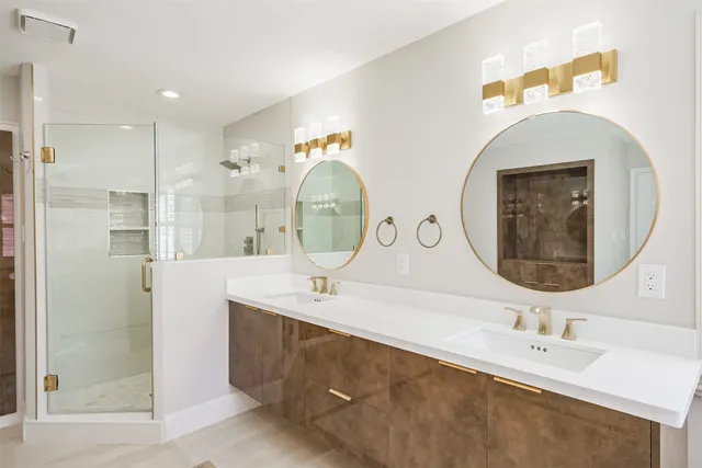 $935,000 | 502 Lee Shore Lane, Houston, TX 77079