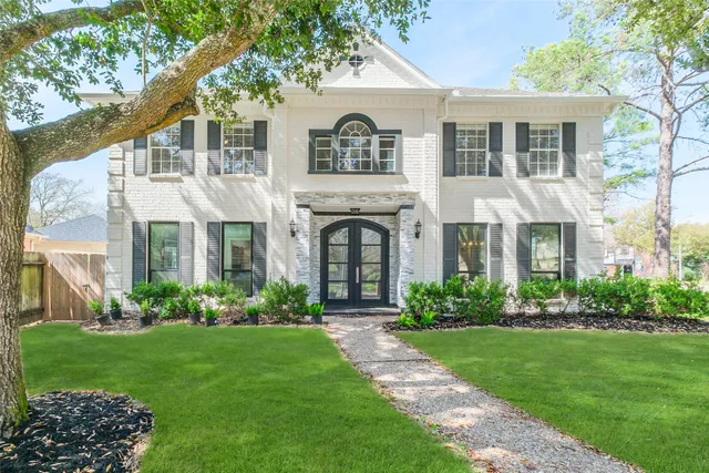 $935,000 | 502 Lee Shore Lane, Houston, TX 77079
