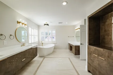 $935,000 | 502 Lee Shore Lane, Houston, TX 77079