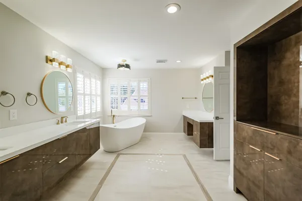 $935,000 | 502 Lee Shore Lane, Houston, TX 77079