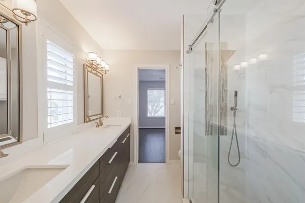 $935,000 | 502 Lee Shore Lane, Houston, TX 77079