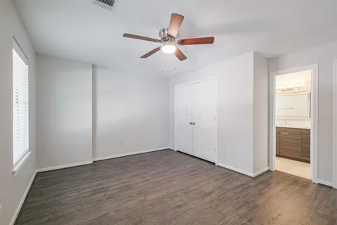 $950,000 | 502 Lee Shore Lane, Houston, TX 77079