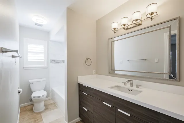 $935,000 | 502 Lee Shore Lane, Houston, TX 77079