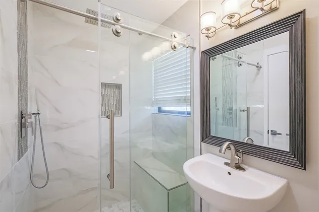 $935,000 | 502 Lee Shore Lane, Houston, TX 77079