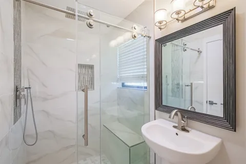 $950,000 | 502 Lee Shore Lane, Houston, TX 77079