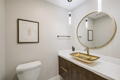 $935,000 | 502 Lee Shore Lane, Houston, TX 77079