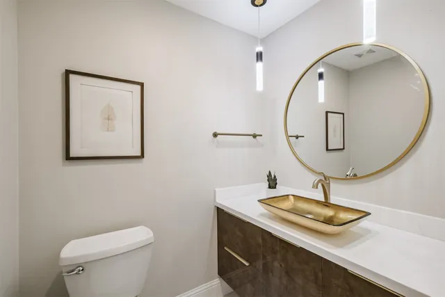 $935,000 | 502 Lee Shore Lane, Houston, TX 77079