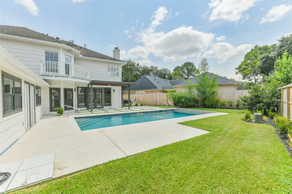 $935,000 | 502 Lee Shore Lane, Houston, TX 77079