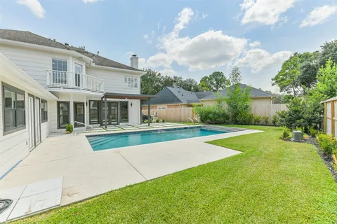 $950,000 | 502 Lee Shore Lane, Houston, TX 77079