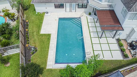 $950,000 | 502 Lee Shore Lane, Houston, TX 77079