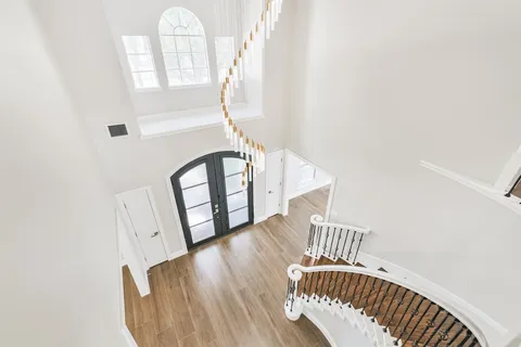 $950,000 | 502 Lee Shore Lane, Houston, TX 77079